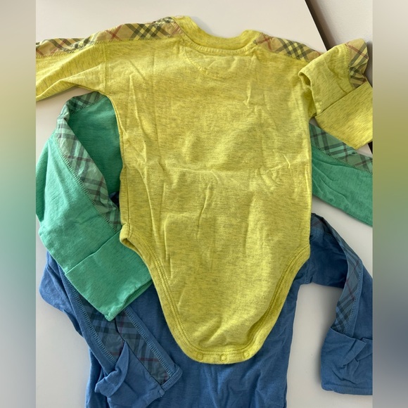 3 pack Burberry onesies - Picture 2 of 6